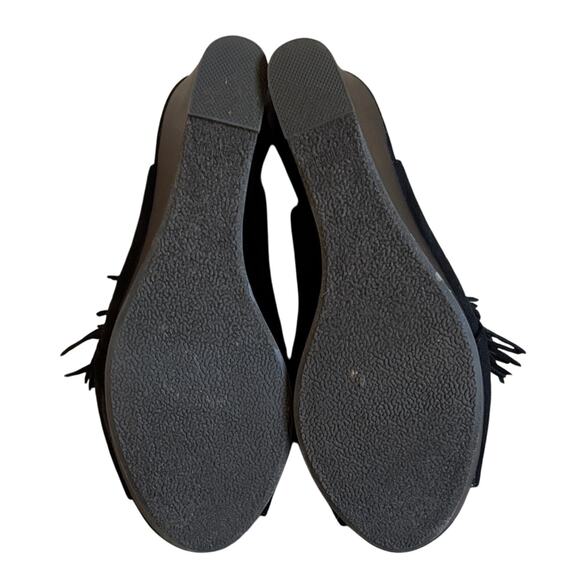 Report Peep-Toe Fringe Black Wedges - Size 7 - Picture 3 of 3
